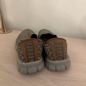 Women’s Zee Alexis Grey and Gold shoe. perfect for casual or formal events